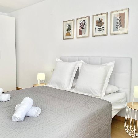 Sofia Suites Камбрильс Экстерьер фото
