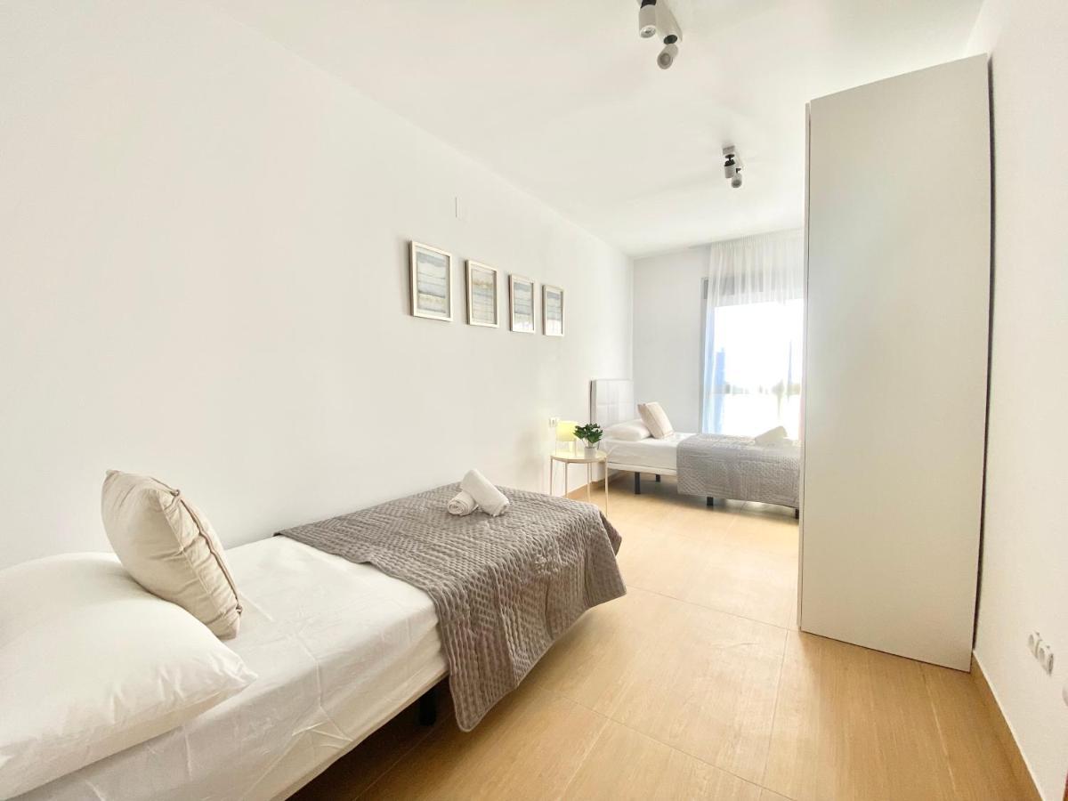 Sofia Suites Камбрильс Экстерьер фото
